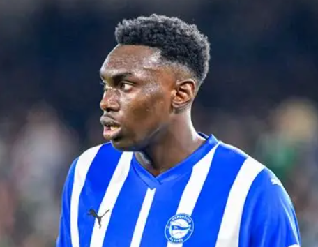 英超双雄竞逐:阿格霍瓦转会风云起