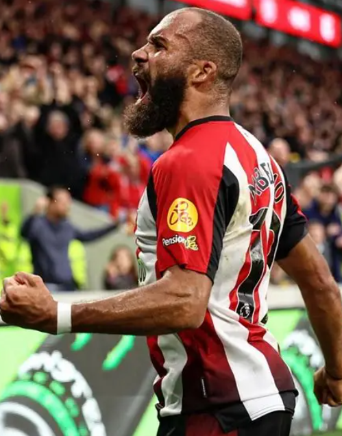 足坛名宿论曼联引援:姆伯莫适配性之辩