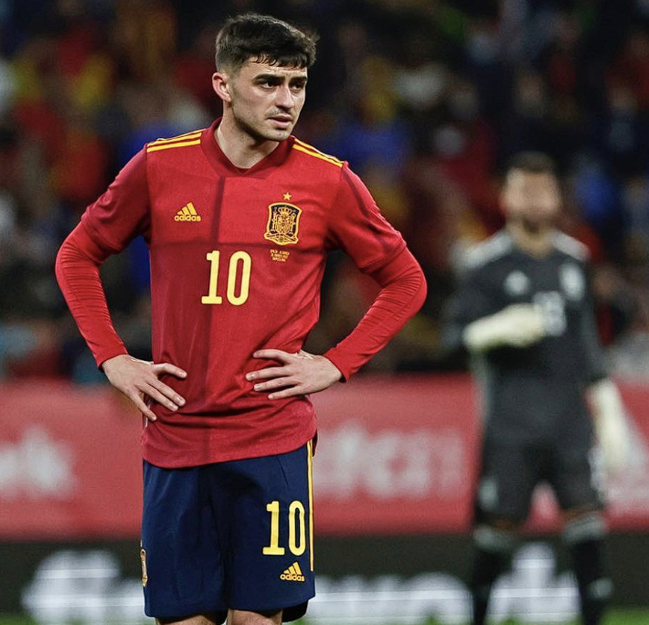 佩德里伤缺引发巴萨战术震荡，多线作战面临严峻考验