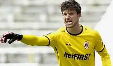 拉门斯：曼联新援谈首秀与个性，坚守稳健风格