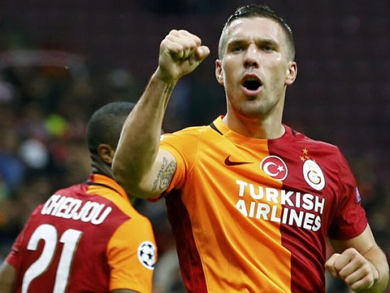 青春风暴鏖战铁血防线，阿贾克斯主场争胜