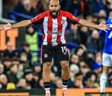 英超焦点战:姆伯莫闪耀,曼联热刺激战初现锋芒