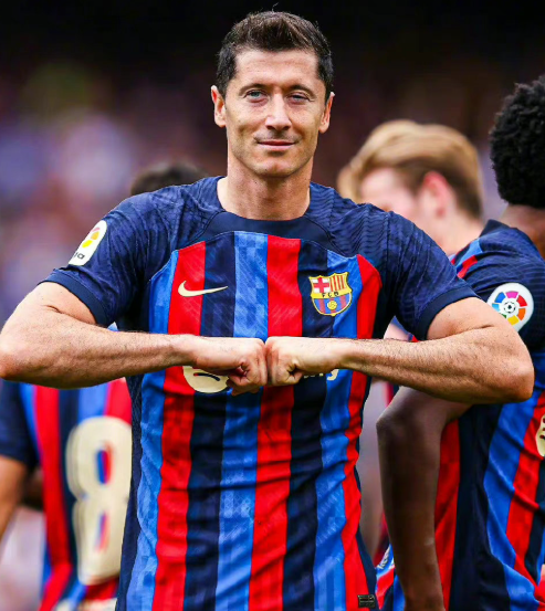 <a href='https://www.www.nairuan.cn/news/tag/284.html' style='color: blue;'>西甲</a>激战巴萨客场告捷，莱万帽子戏法后畅谈赛后心得