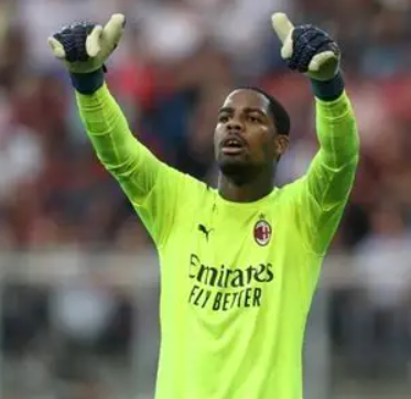 法媒聚焦：米兰、<a href='https://www.www.nairuan.cn/news/tag/606.html' style='color: blue;'>拜仁</a>、<a href='https://www.www.nairuan.cn/news/tag/401.html' style='color: blue;'>利物浦</a>三将续约风云