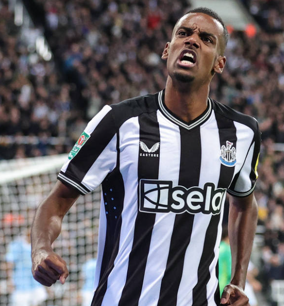 纽卡斯尔本赛季困境:转会失误与多重因素交织之果