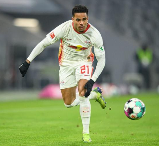 荷兰队官方通报：贾斯汀&middot;克鲁伊维特世预赛受伤，提前归队疗养