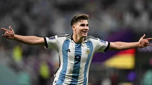 阿尔瓦雷斯转会<a href='https://www.www.nairuan.cn/news/tag/1124.html' style='color: blue;'><a href='https://www.www.nairuan.cn/news/tag/259.html' style='color: blue;'>巴黎</a>圣日耳曼</a>传闻分析