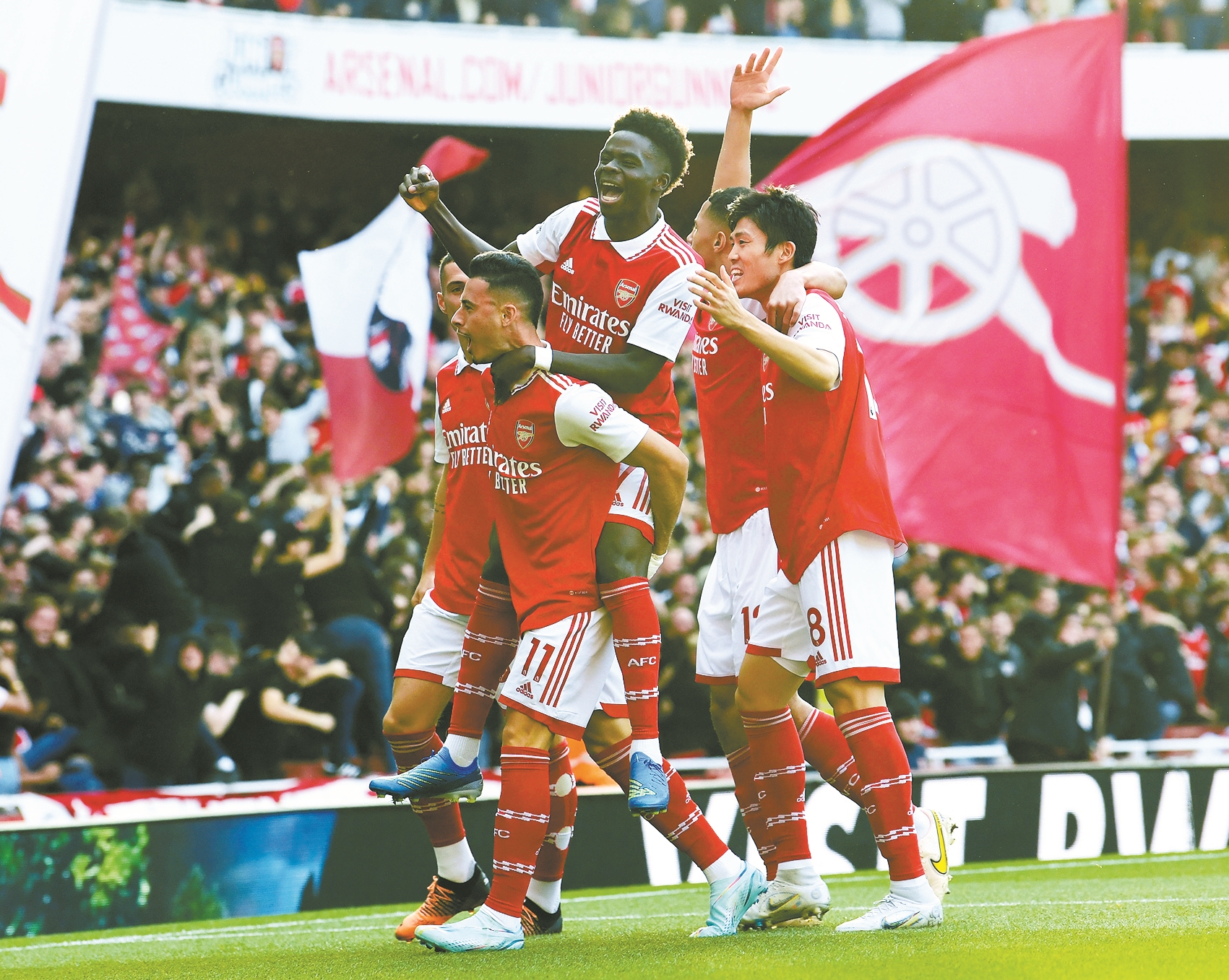 枪手欧冠狂飙：青春风暴铸就钢铁防线