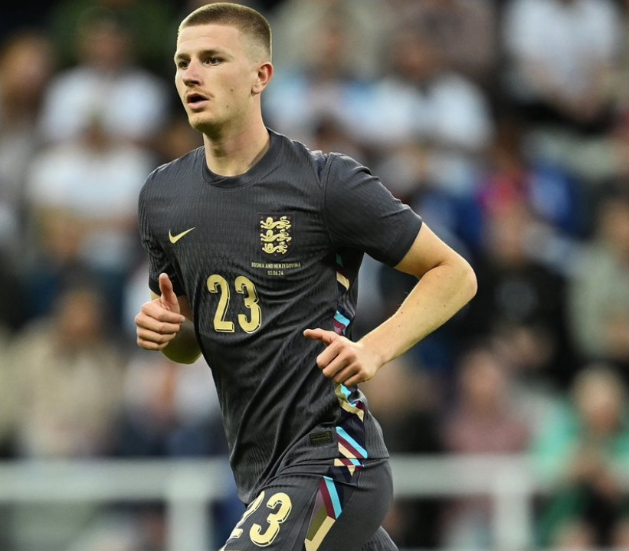 曼联中场困境:亚当·沃顿难成破局之钥