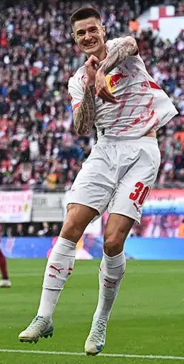 曼联战埃弗顿前夕：舍什科伤情引战术变数