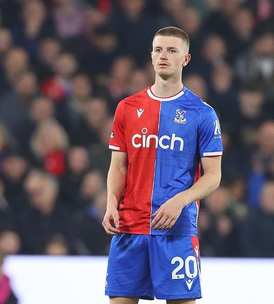 曼联中场困局:约克剖析亚当·沃顿与探寻解决之道