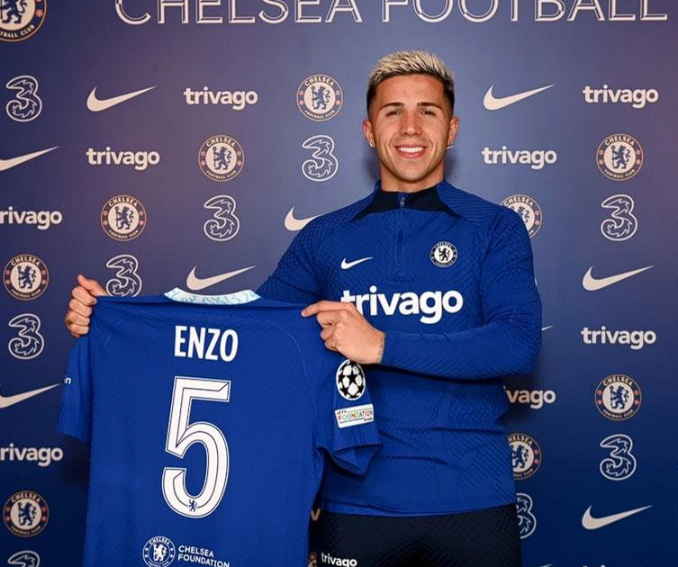 英超第12轮切尔西客战伯恩利：赛场突发意外状况