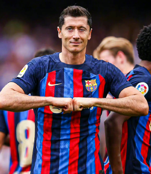 费内巴切求购莱万:报价博弈与球员诉求