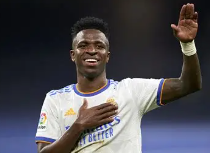 维尼修斯转会风云:曼联利物浦竞逐,皇马未来存疑