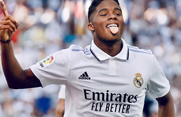 皇马引援与球员去留动态:多线调整下的战略布局