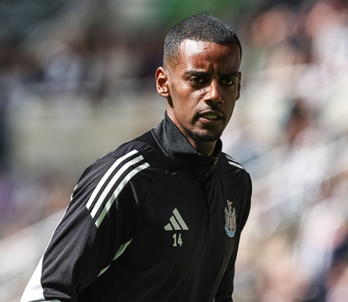 斯洛特剖析伊萨克困境:密集防守下的适应与调整