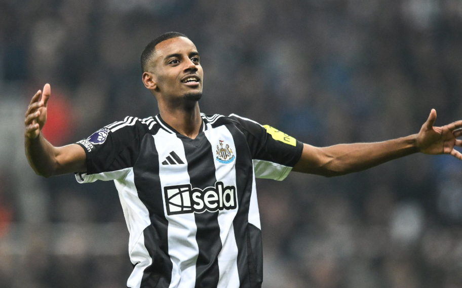 利物浦主帅斯洛特剖析伊萨克困境与球队战术调整方向