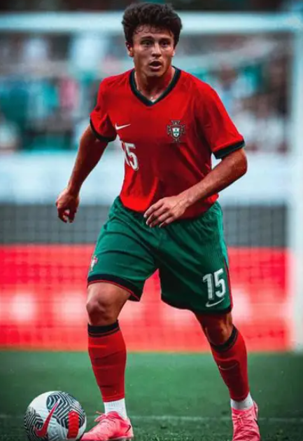 纳尼评曼联中场：强调需引援，盛赞若昂&middot;内维斯