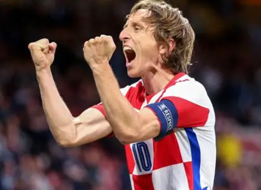 都灵主席开罗颁奖盛赞莫德里奇,忆联赛逆转心绪难平