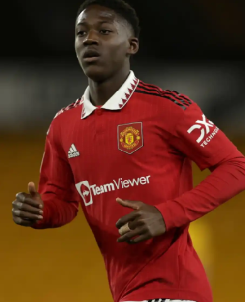 曼联中场梅努困境：去留抉择与国家队前景的深度剖析