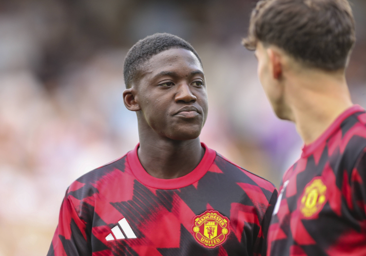 曼联风波:梅努与阿莫林互动背后的舆论涟漪