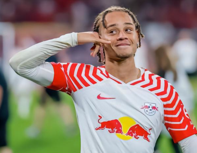 哈维·西蒙斯:英超逐梦,自律铸就足球之路