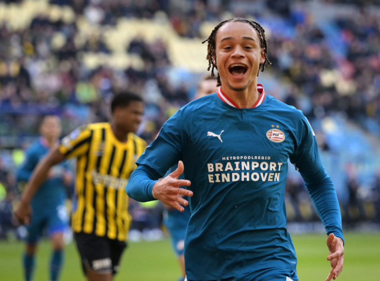 哈维·西蒙斯:英超逐梦,自律铸就<a href='https://hbsyzdh.com/news/tag/328.html' style='color: blue;'>足球</a>之路