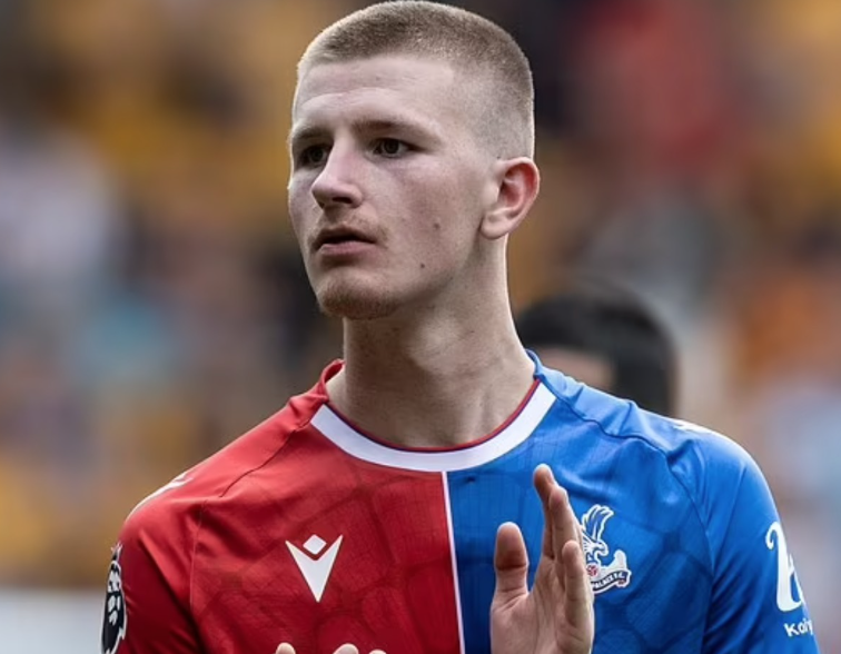 曼联中场引援动态:目标明确与策略调整